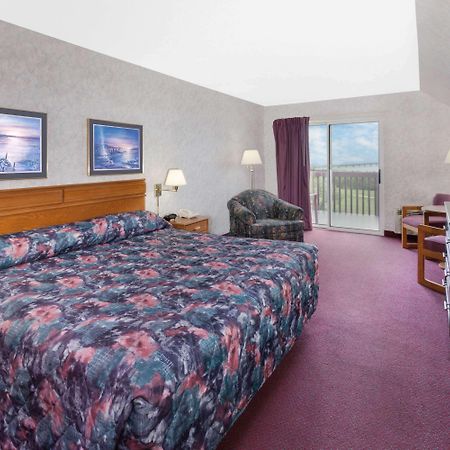 Готель Super 8 By Wyndham St. Ignace Екстер'єр фото